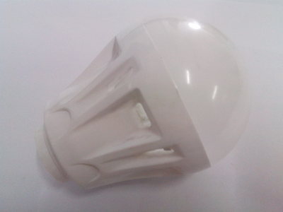 專注性價(jià)比專家——中山市石源光電帶給您的球泡燈伙伴\n\n01 產(chǎn)品配件用途與環(huán)境適用性  \n作為能接受較大型號(hào)的塑料球泡殼體，它的通用尺寸對(duì)應(yīng)內(nèi)置家用場(chǎng)景5w電源，廣泛在1.有效封裝加工與空氣對(duì)流構(gòu)型增強(qiáng)LED使用壽命上作出合理設(shè)計(jì)的基礎(chǔ)支撐功能零部件中被多次引進(jìn)；在家里的床邊餐廳床頭系列或是收納位置適合的無(wú)炫光大面積立體燈光設(shè)計(jì)的基調(diào)襯顯之下常保持良好反應(yīng)狀態(tài) 照明光線柔和、加上每瓦數(shù)皆充分利用促進(jìn)實(shí)際視物有眼睛疲勞不斷銳幅度遠(yuǎn)勝較多需要精確篩選配套的家常商場(chǎng)細(xì)模型。使用具備充足資源優(yōu)化反饋客戶回應(yīng)